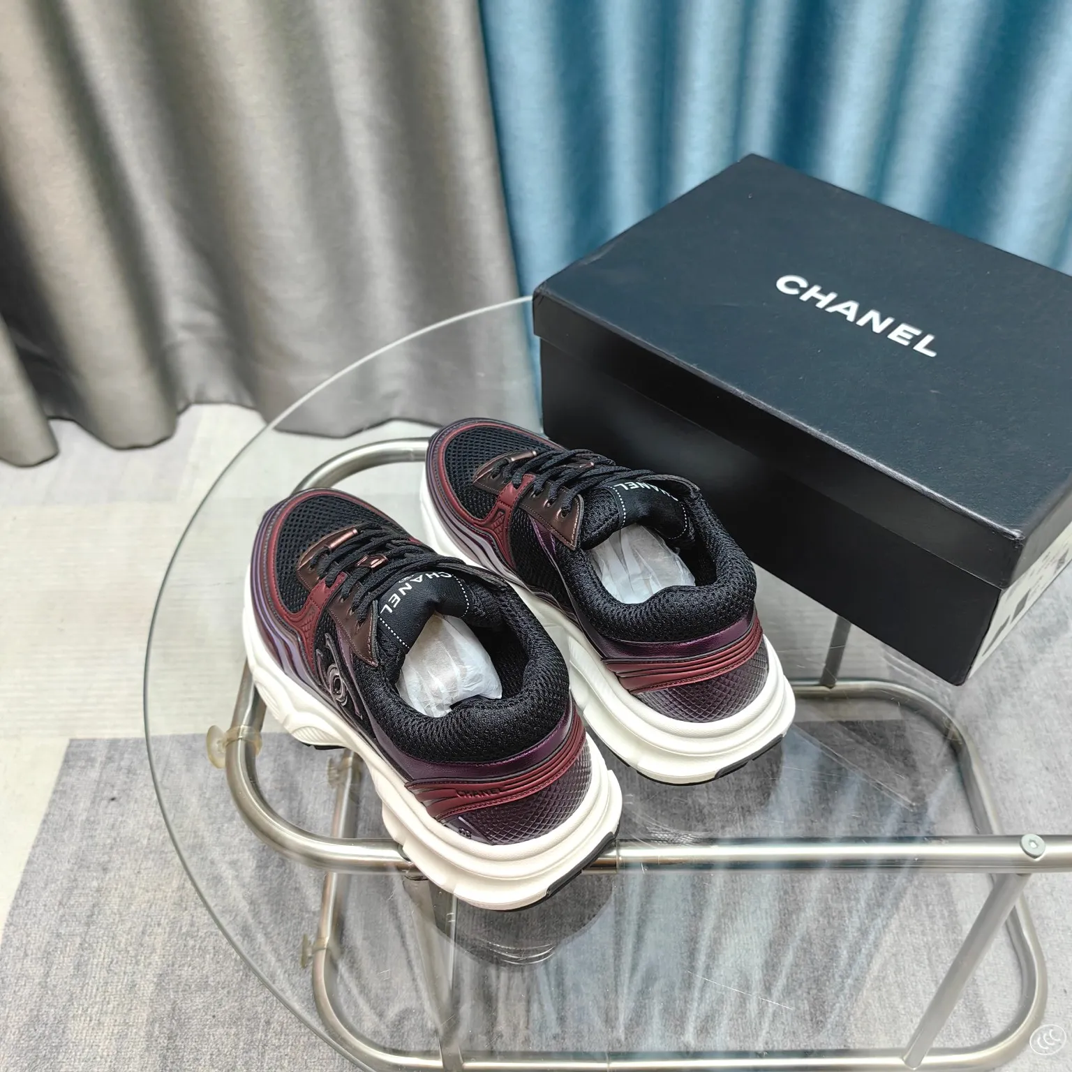p680🐮🐮Chanel Chanel dad shoes, men and women couples - 2025 counter top casual sports shoes This classic design; the upper is electro-embroidered with a variety of techniques; the outsole is fashionable and sporty; it is unusual to incorporate a variety of color matching elements... The diversified mix and match is very beautiful and versatile, casual, fashionable, sports and outdoor can be taken into account... ꫛꫀꪝ Go➫ Material: ❶Upper is made of: Original imported first-layer silk cowhide + original waterproof cloth + original first-layer cowhide ❷Inner lining: original sheep lining + mesh ❸Outsole based on: original TPU combination outsole Special counter boutique packaging complete set for women 35–41